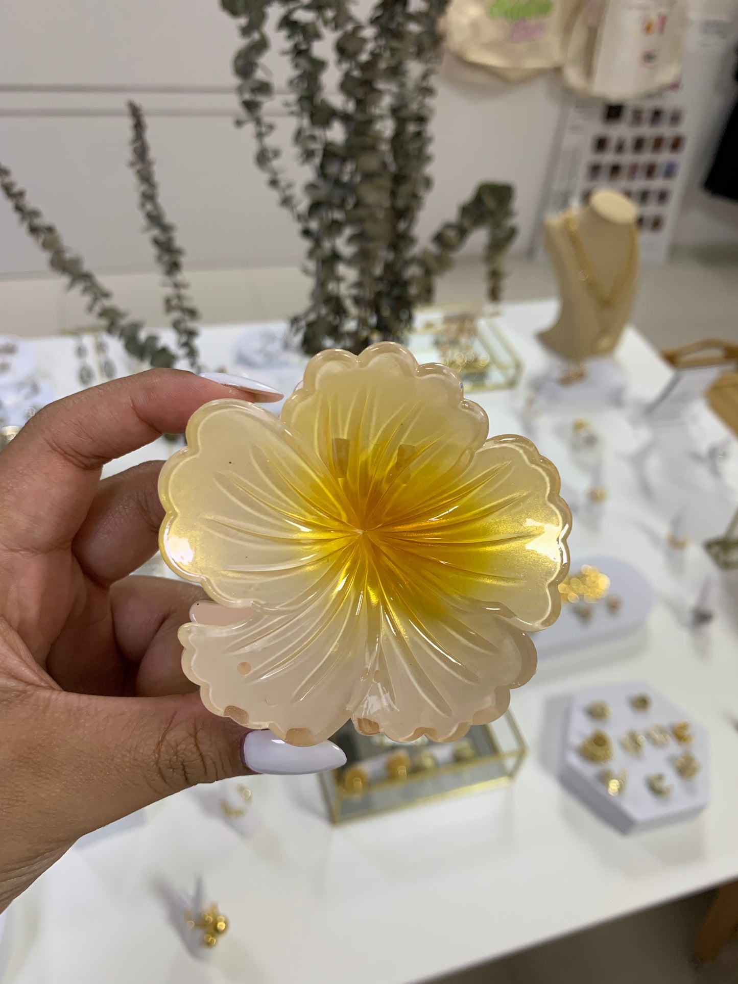 Floral hairclip