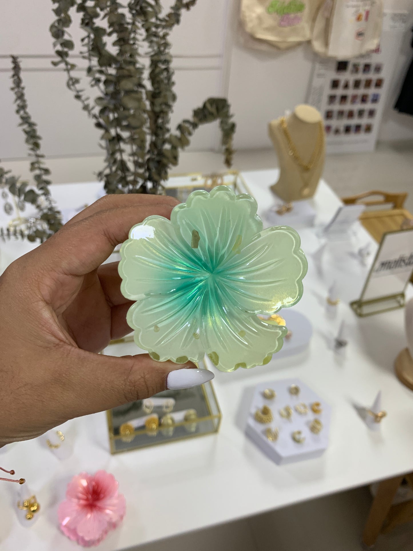 Floral hairclip